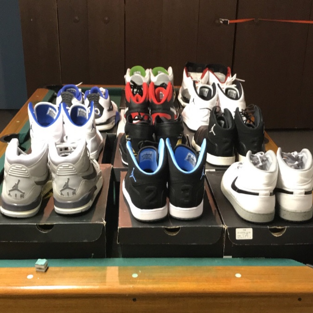 im selling my Jordans they are in good condition they are man sneakers 10/5 11
